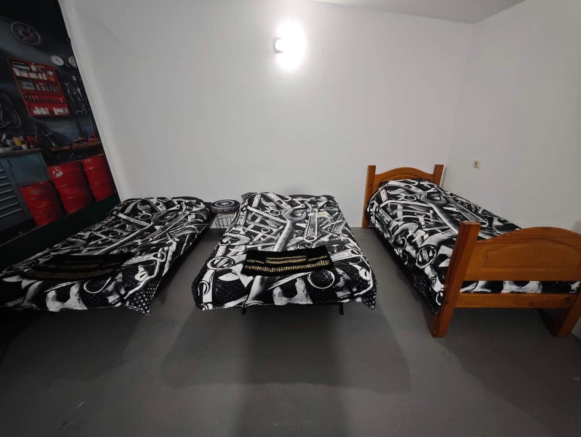 Отель Garage4Me Pool Opcional Эшмориш Экстерьер фото